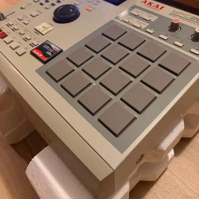 Akai MPC2000XL NEW SCREEN ORIGINAL BOX CF 8 OUTS ORIGINAL MANUAL MAX RAM image 9