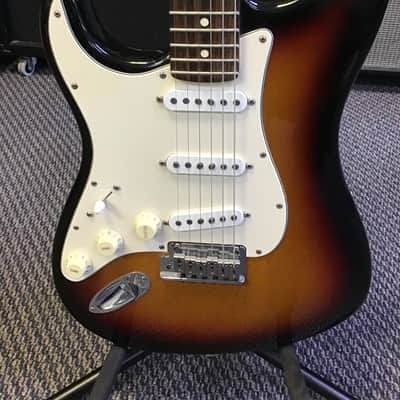 Fender American Deluxe Stratocaster with Rosewood Fretboard 1999 - 2003 - 3-Color Sunburst image 4