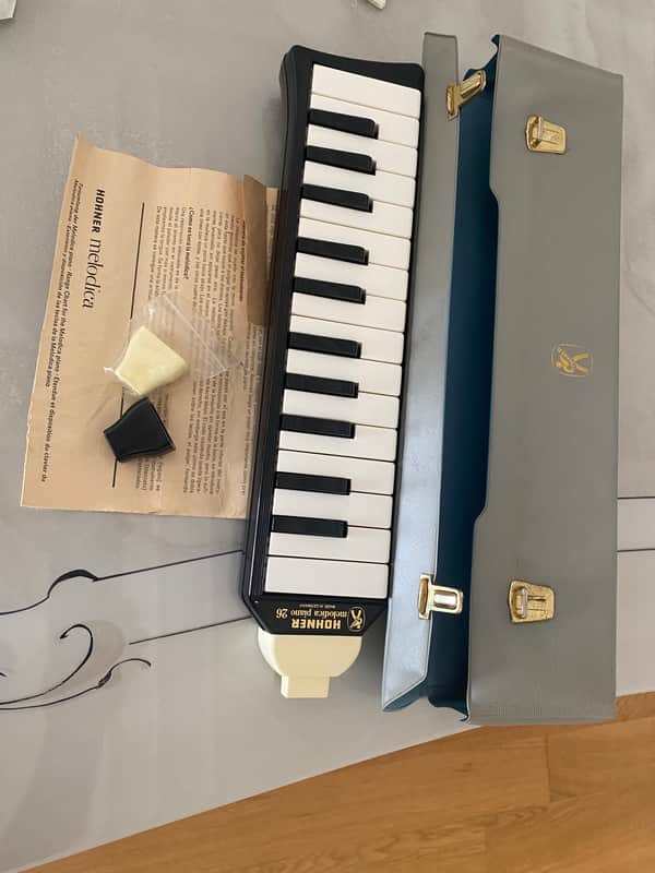 Hohner Melodica Piano 26 with Case and User Manual