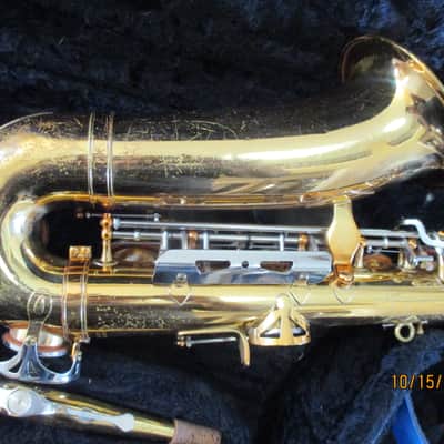 Vito brand Alto saxophone with case and mouthpiece. Made in Japan image 6