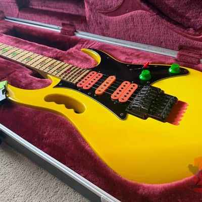 Beautiful 1990 Ibanez JEM777DY Desert Yellow Pyramid Inlays + Hard Case + Tremolo Arm + Original Manual + Strap image 5