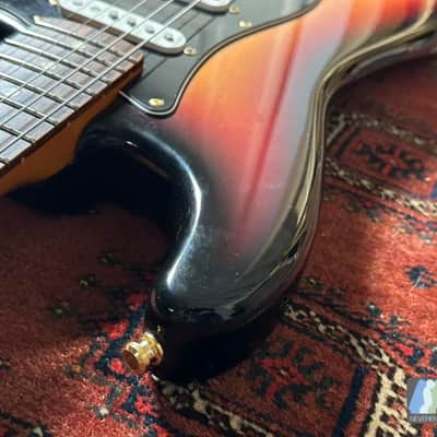 Fender Stevie Ray Vaughan Stratocaster 1998 3-Color Sunburst image 6