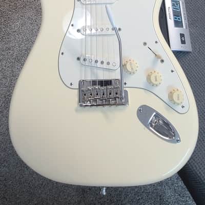 2011 Fender American Standard Stratocaster EXCELLENT GUITAR! USA! 2011 - White image 19