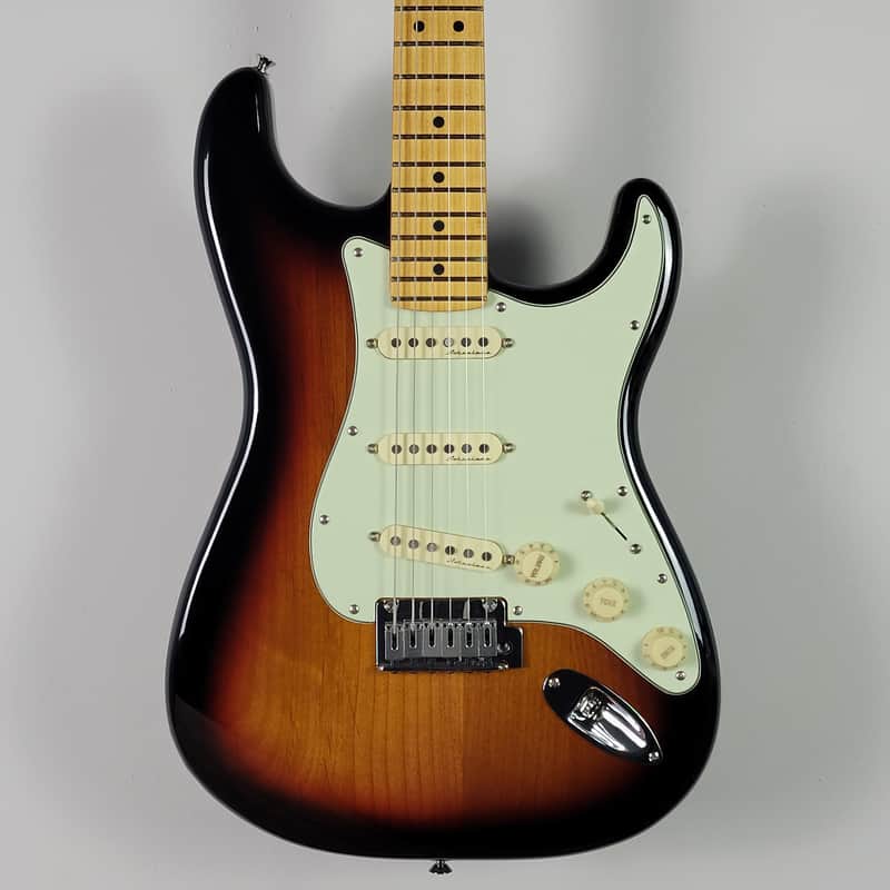 2021 Fender Player Plus Stratocaster - Sunburst