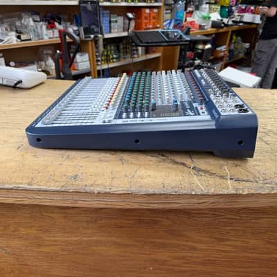 Used Soundcraft Signature 16 16-input Mixing Board 16-Channel Analog USB Mixer with Effects image 8