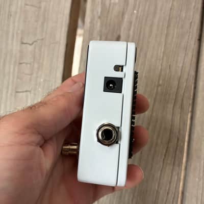 TC Electronic Polytune 3 Mini Polyphonic Tuning Pedal 2019 - Present - White electric guitar pedal image 3