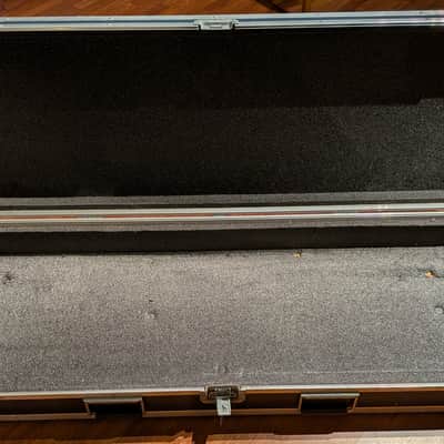 Yamaha Motif ES 8 Synth with flight case, pedals & cables image 8