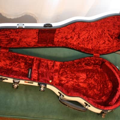 Crossrock Fiberglass Mandolin Hard Case fits both F & A Body Mandolin with TSA Lock, Milky White image 3