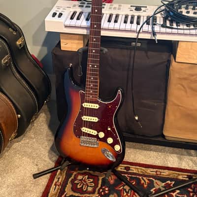 Fender American Original '60s Stratocaster with Rosewood Fretboard 2018 - 2021 3 Color Sunburst image 2