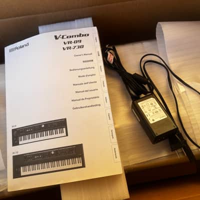 Roland V-Combo VR-09-B 61-key Stage Performance Keyboard w/ box image 10