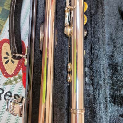 Yamaha (closed hole) Flute, Model YFL-211 - 2026 - Silver -BEAUTIFUL! image 7