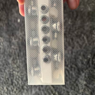 GUYKER GK-D-07SP Locking Tuners 2025 - Chrome+Pearl image 2