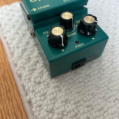 Boss TR-2 Tremolo (Silver Label) 1997 - Present - Green image 2