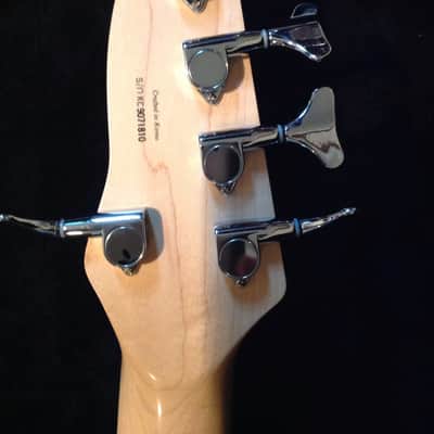 DeArmond by Guild Pilot Pro V 5-string Bass 2007 Polar White image 3