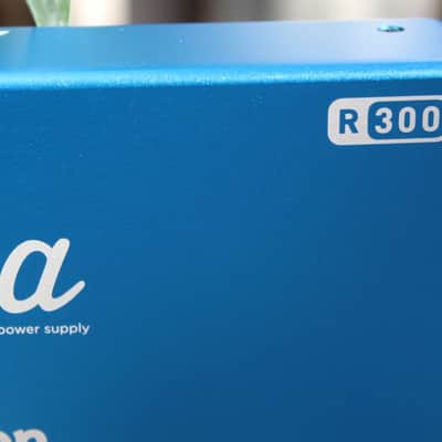 Strymon Zuma R300 5-Output Ultra Low-Profile High Current DC Power Supply Blue image 3