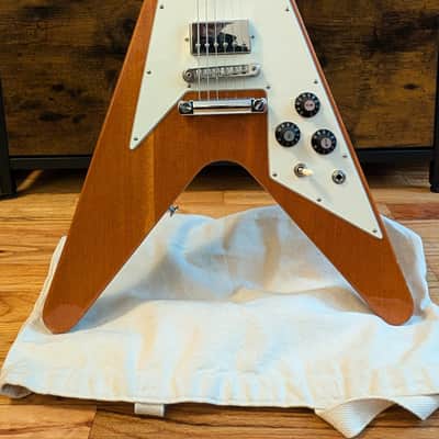 2023 Gibson 70s Flying V Antique Natural – Custom ‘67 Style Mods image 1