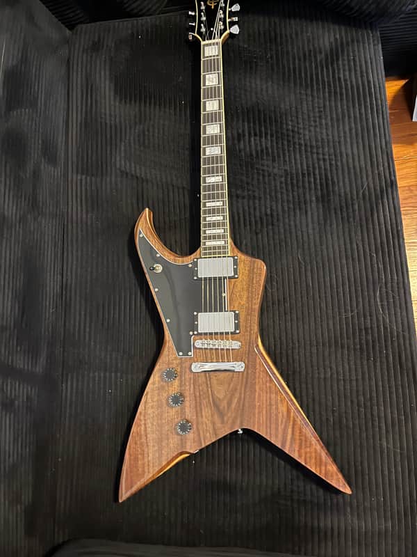 Dunable Evil Instruments Claudio Sanchez Signature The Jackhammer Left-Handed 2025 - Present Natural Walnut