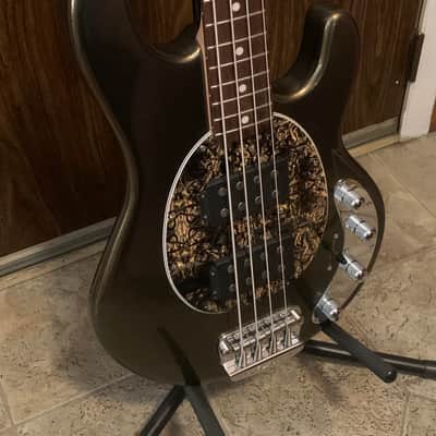 Ernie Ball Music Man Stingray HH Olive/gold image 5
