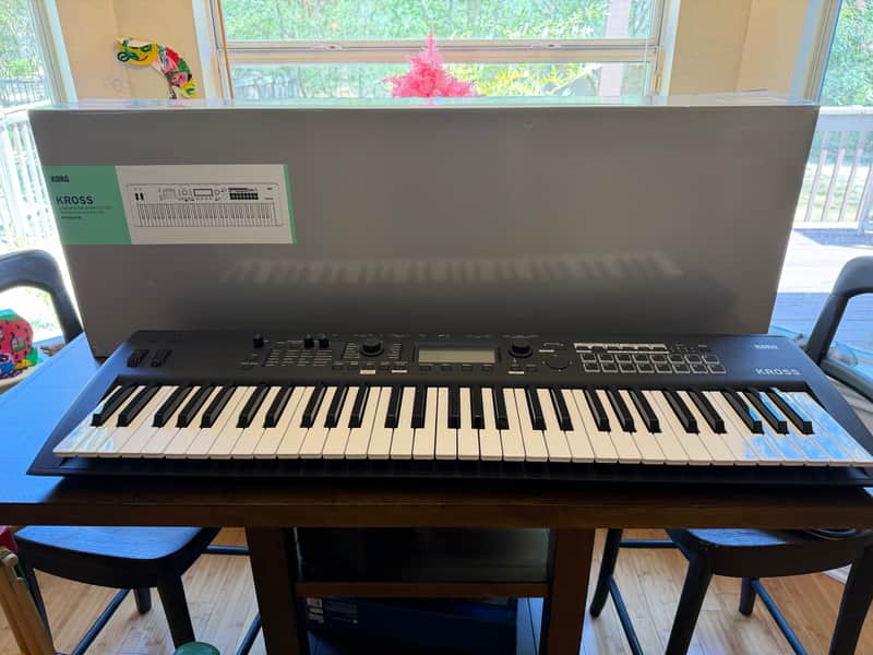 Korg KROSS 2 61-MB 61-Key Synthesizer Workstation - Matte Black