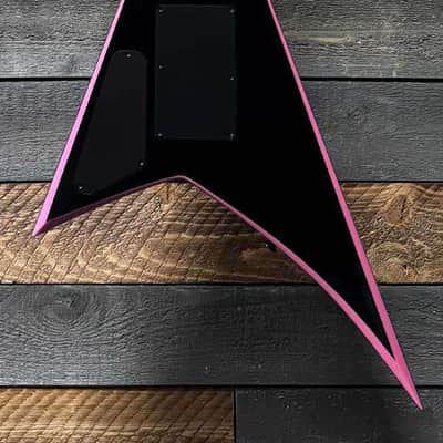 Jackson Custom Shop Randy Rhoads RR24 1H Black with Pink Bevel RR4070 image 4