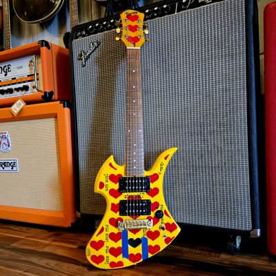 2006 Fernandes Burny YH-JR - Hide Signature Model - Yellow Heart Junior - Built-in-Amp - w/ Gig Bag image 3