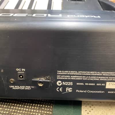 Roland RD-300SX Digital Stage Piano - Includes On Stage Carrying Bag, Footswitch, and Cables! image 8