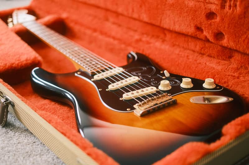 Fender Stevie Ray Vaughan Stratocaster with Pau Ferro Fretboard 1992-1999 - 3-Color Sunburst