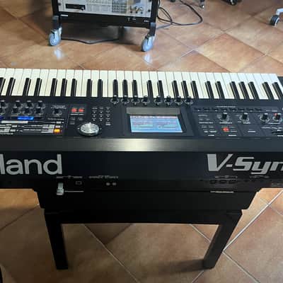 Roland V-Synth GT 61-Key Elastic Audio Synthesizer 2007 - 2009 - Black image 3