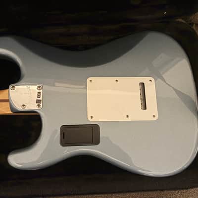 Fender Deluxe Roadhouse Stratocaster with Pau Ferro Fretboard 2018 - 2021 - Mystic Ice Blue image 4