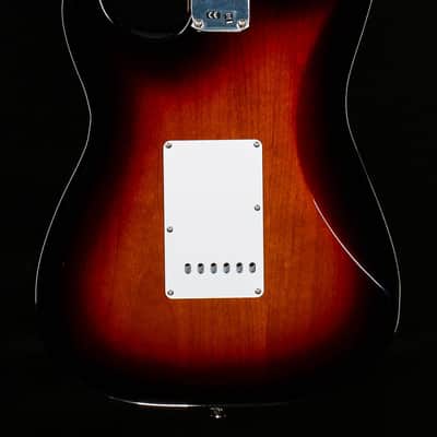 Fender Vintera '60s Stratocaster 3-Tone Sunburst (069) image 4
