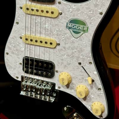 Mooer MSC10 PRO BLACK (White Pickguard) image 9