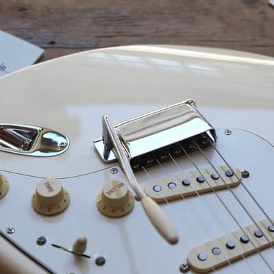 FENDER  "Limited Edition American Vintage II 1973 Stratocaster, Olympic White" HARDCASE, PAPERS, 3, 76 KG image 4