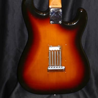 Fender Japan M.I.J. "J" series lefty `62 Stratocaster R.I. 1990 3 Color Sunburst image 3