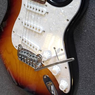 G&L Tribute Series Legacy with Rosewood Fretboard 3-Tone Sunburst image 6
