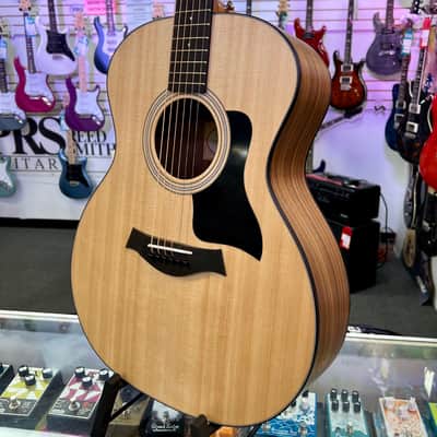 Taylor 114e Natural Walnut/Sitka Spruce with Gig Bag image 3