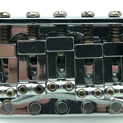 Stratocaster Style Tremolo Vibrato Assembly - Chrome image 2