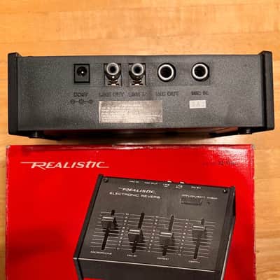 Realistic 32-1110 Desktop Electronic Reverb / Delay 1982 - 1989 - Black image 2