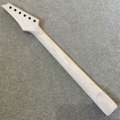Ibanez Guitar Short Scale Maple Neck, 24 Frets Fingerboard image 11