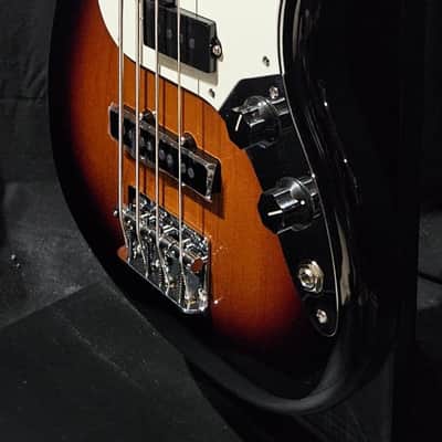 Fender Player II Mustang Bass PJ - 3-color Sunburst with Maple Fingerboard 2025 image 7