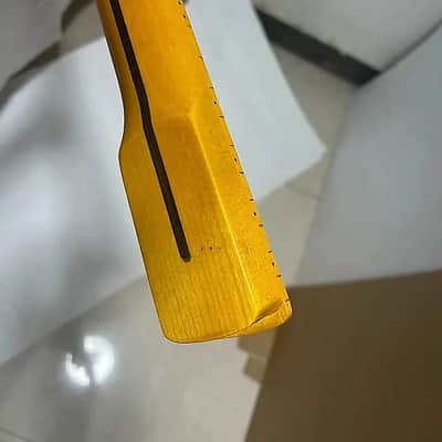 Yellow Strat Style Guitar Maple Neck, 22 Frets Fingerboard, Stars Inlay Markers image 4