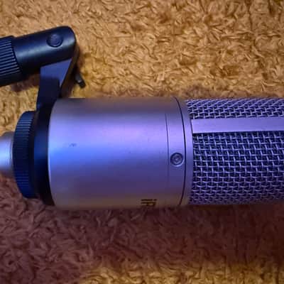 IK Multimedia iRig Mic Studio Mobile Cardioid Condenser Mic 2010s - Silver image 4