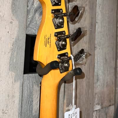 Squier Classic Vibe '60s Precision Bass - 3-Tone Sunburst image 13