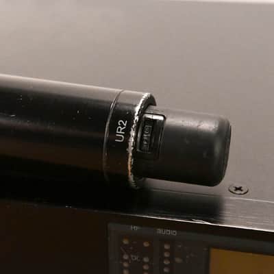Shure UR4S+ Wireless Receiver with one UR2/SM58 Handheld Mic - G1 Band CG01Z1M image 12