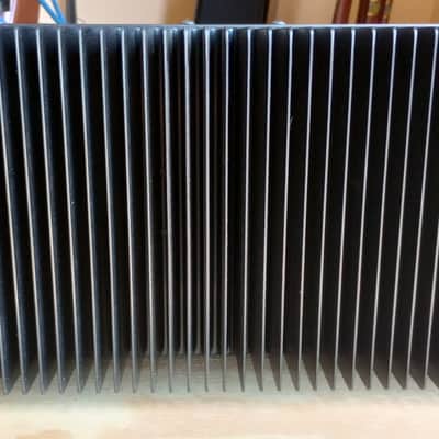 Adcom GFA-5802 Adcom GFA 5802 2 Channels Power Amplifier 300 watts Class A 32 HEXFET XLR image 2