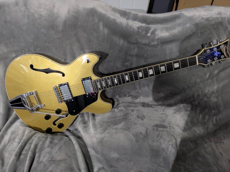 Schecter Corsair 2020 - Present - Gold Top w. TKL Hardshell Case image 1