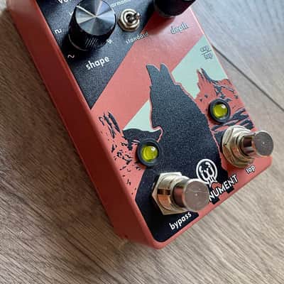 Walrus Audio Monument Harmonic Tap Tremolo V2 2018 - Present - Coral / Black image 2