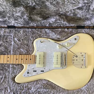 Fender American Professional Jazzmaster White with Maple Fretboardwith Rhythm Circuit, Lindy Fralin Noiseless Pickups and Hardshell Case 2017 image 12