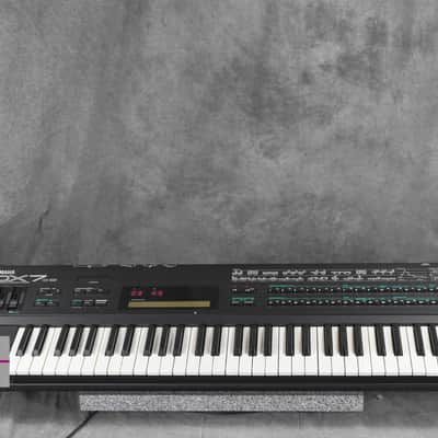 Buy used YAMAHA DX7 II-D Digital Programmable Synthesizer in Very Good Condition