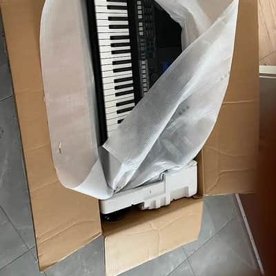 Yamaha PSR-S650 61-Key Arranger Workstation 2010s - Black