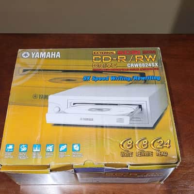Yamaha CW8824SX SCSI 4 CD-R Drive and Sample Discs A3000 A4000 A5000 image 1